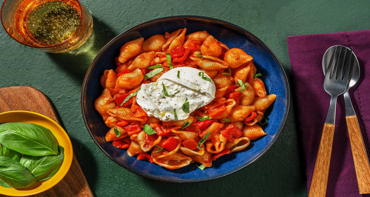Burrata et pâtes au pecorino poivron rouge pointu, tomate et ketchup fumé