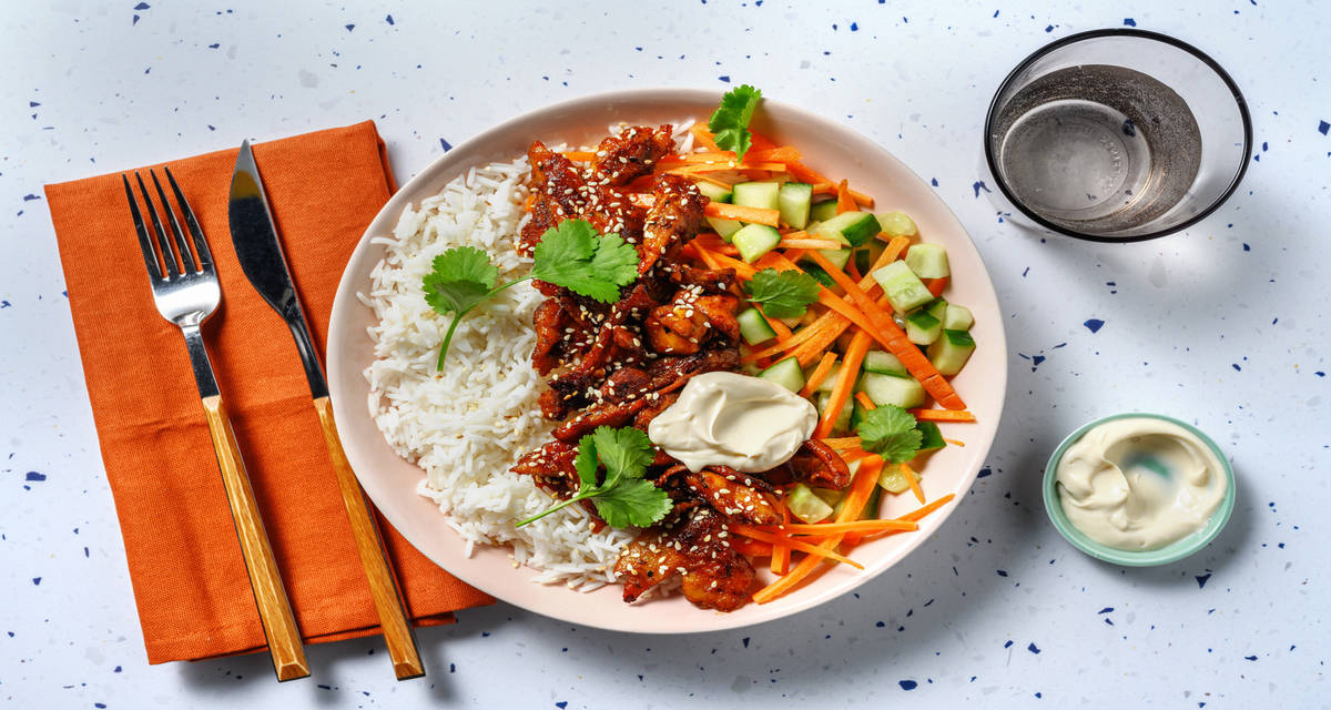 "Sticky" sweet chili-stekt vegobitar med gurksallad och asiatisk majonnäs