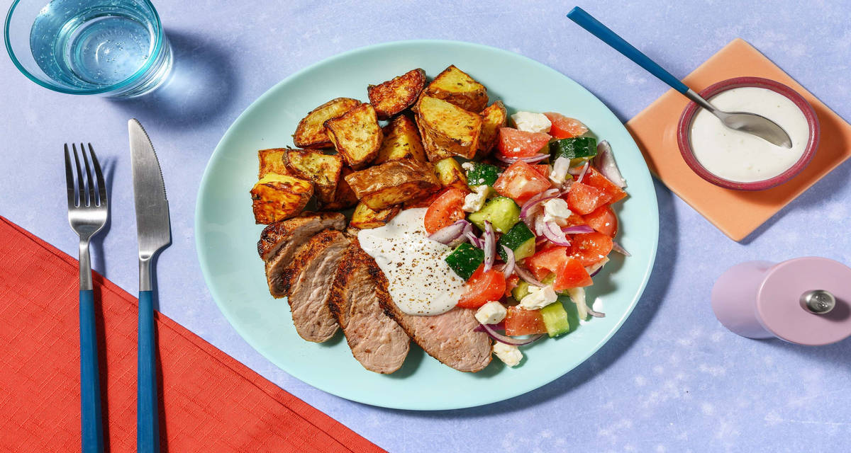 Grekiskinspirerad fläskytterfilé med oreganopotatis och grekisk sallad