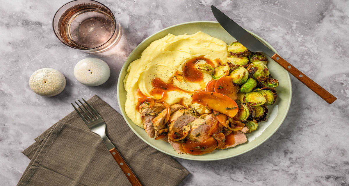 Urtestegt kylling og karamelliseret æble med rodfrugtemos og honningbagt broccoli