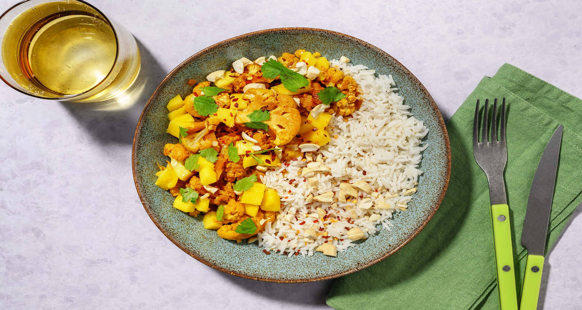 Snabb malaysisk blomkålscurry med färsk mango, mynta och koriander