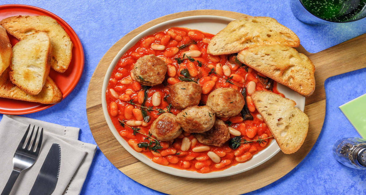 Polpette di pollo e fagioli all’uccelletto con burro, salvia e crostini di pane dorati