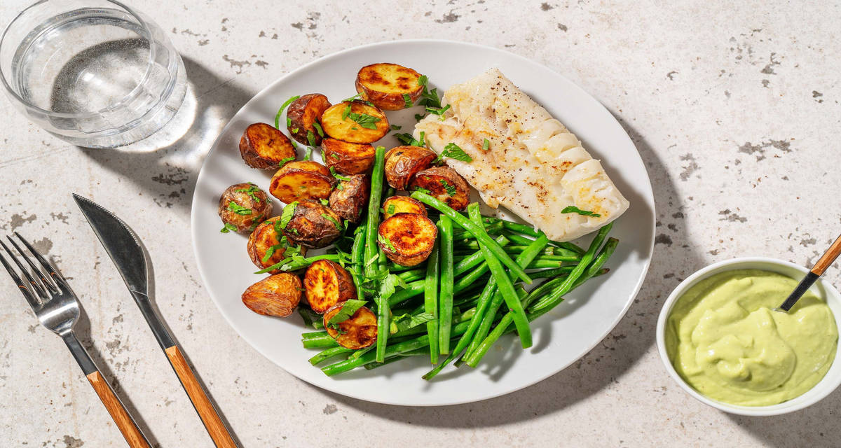 Kolja i avokado-hollandaisesås med persiljepotatis och haricots verts
