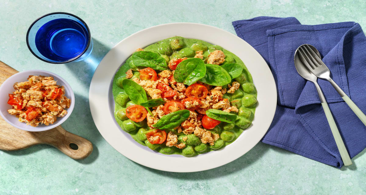 Gnocchis en salsa de espinacas con salmón con tomates cherry salteados-image