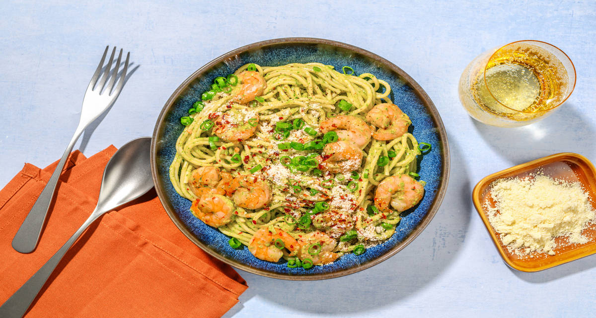 Espaguetis al aglio con langostinos con salsa casera de perejil y pecorino