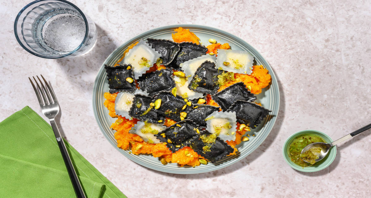 Ravioli di nasello alla zucca e pistacchi con salmoriglio al limone e origano
