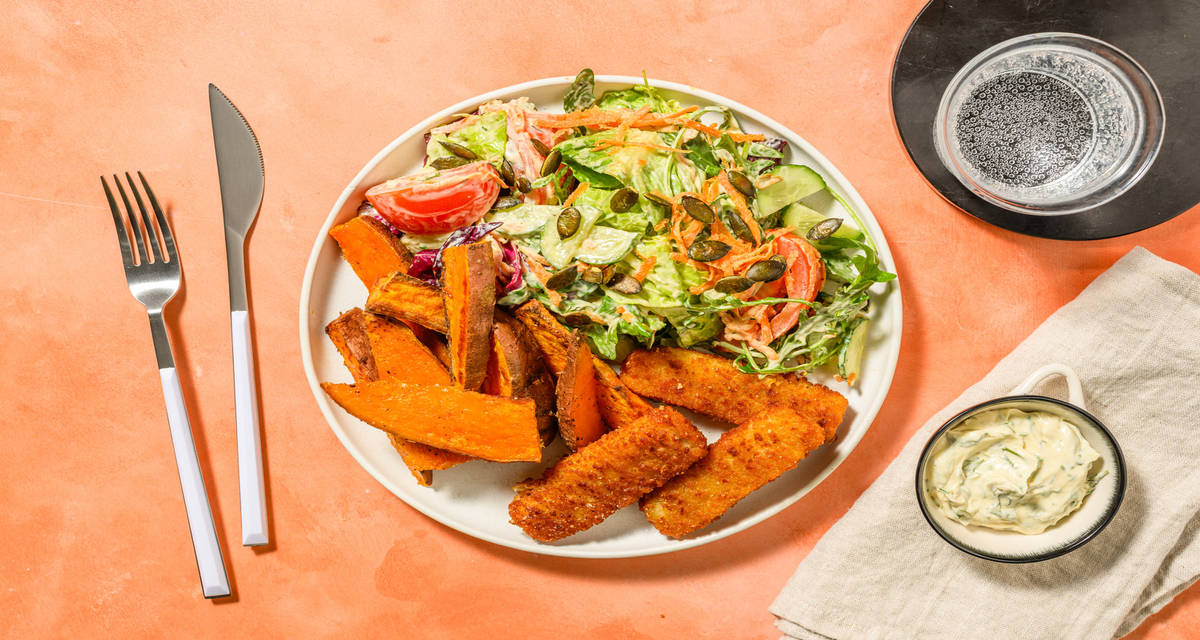 Bâtonnets végé façon poisson & patate douce rôtie salade, sauce ravigote et graines de courge