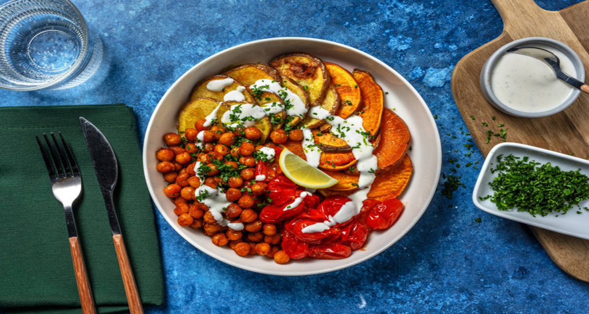 El Bol Veggie: patata, boniato y garbanzos tostados con salsa de yogur a la miel, perejil y limón