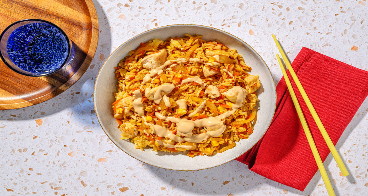 Arroz 5 delicias con pollo salteado con verduras y aliño asiático