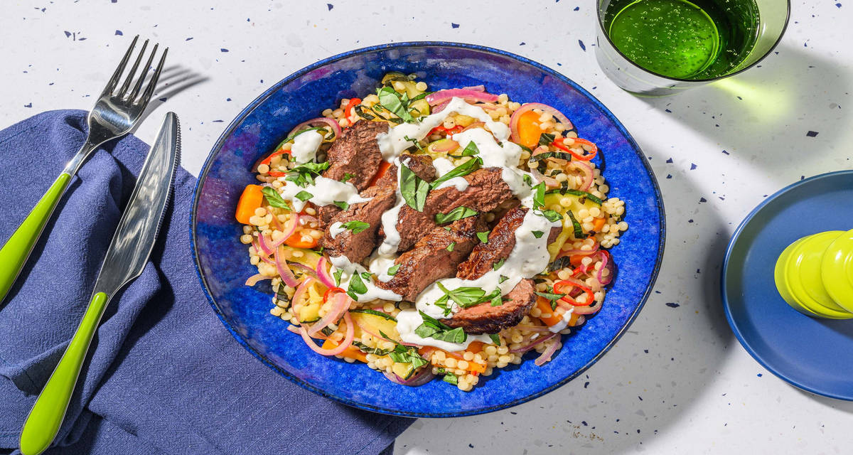 Steak et couscous perlé relevé légumes poêlés, mayonnaise citron-basilic et épices siciliennes