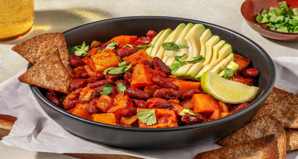'Calabaza y frijoles' - stufato di zucca e fagioli con spezie alla messicana, avocado e chips di tortillas