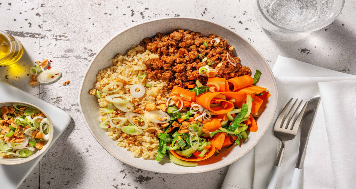 Nötfärsbowl med mongolisk glaze med pak choisallad och bulgur
