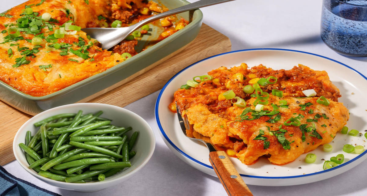Cottage pie med sød kartoffel og oksekød med revet gouda og persille