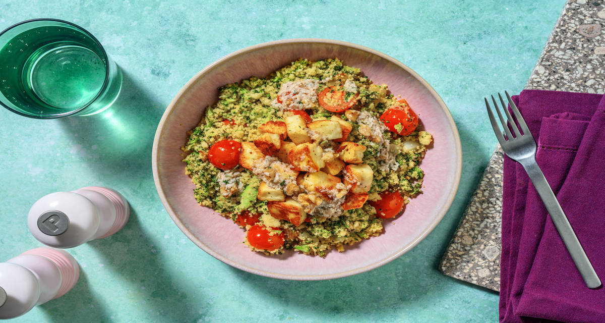 Queso estilo chipriota con vinagreta de pecorino sobre cuscús con verduras salteadas