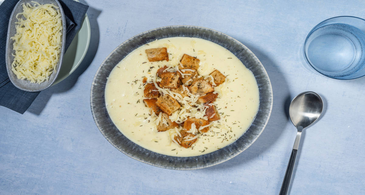 Crema casera de coliflor y queso con picatostes con ajo y tomillo