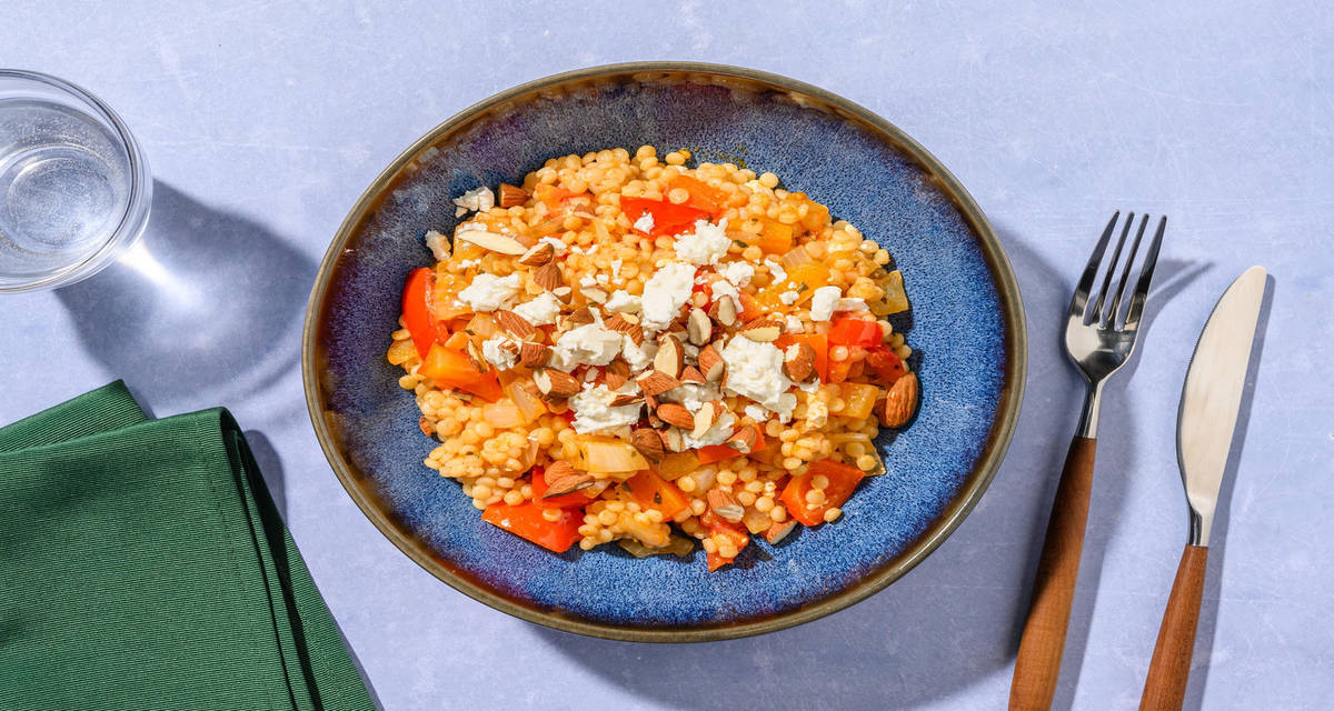 Couscous perlato alla feta Dop e peperoni con spezie sommacco e mandorle