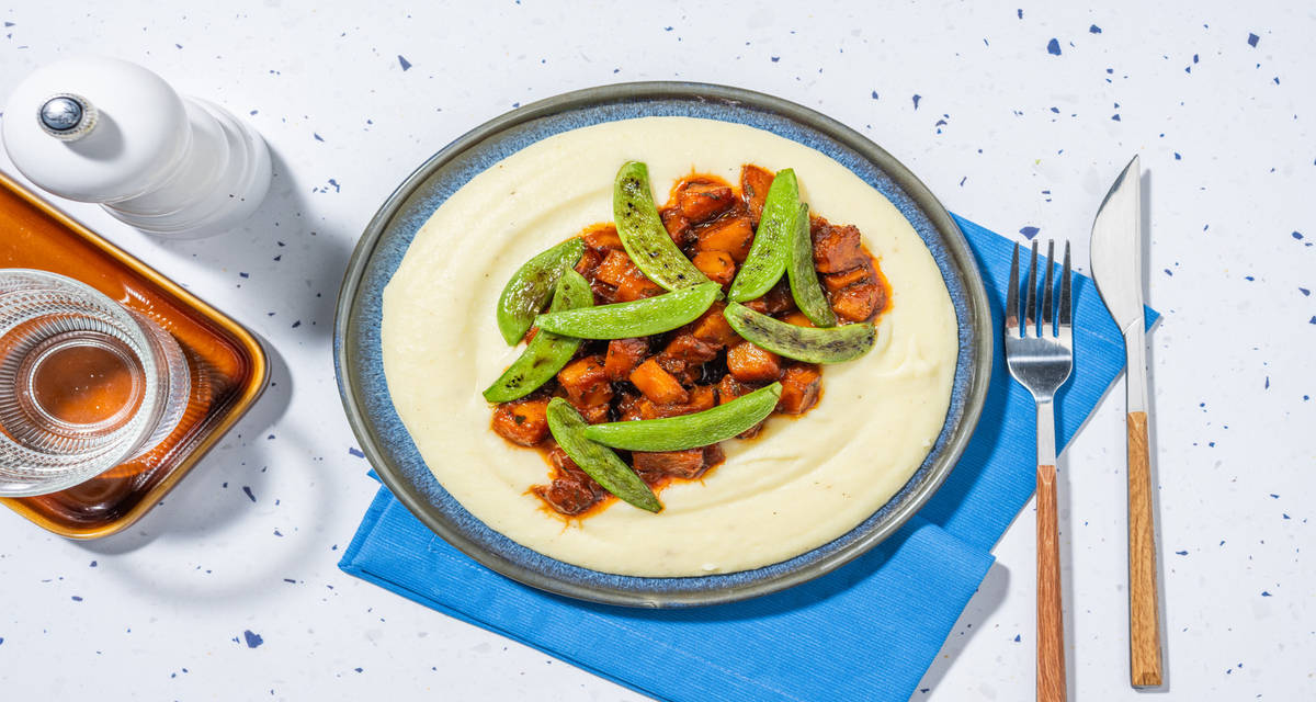 Calabaza caramelizada con tirabeques sobre puré cremoso de coliflor y patata