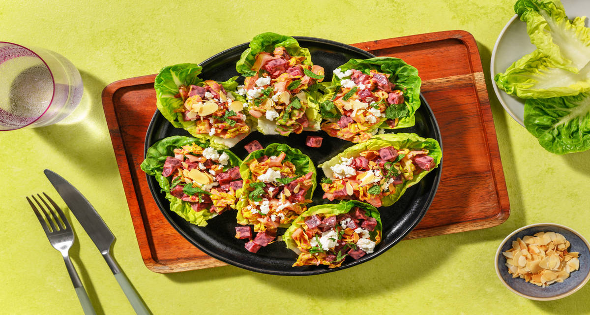 Tacos de lechuga con remolacha marinada con queso griego, almendras tostadas y menta