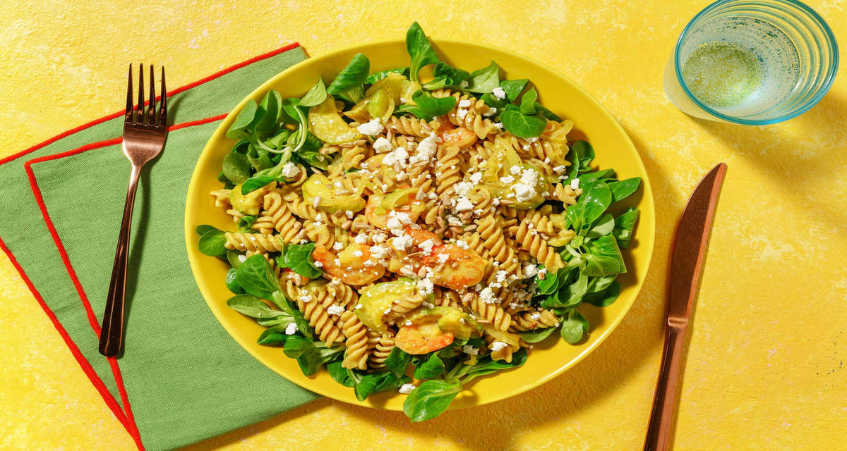 Fusilli aux crevettes en sauce crémeuse au curry fromage de chèvre, courgette blanche et mâche