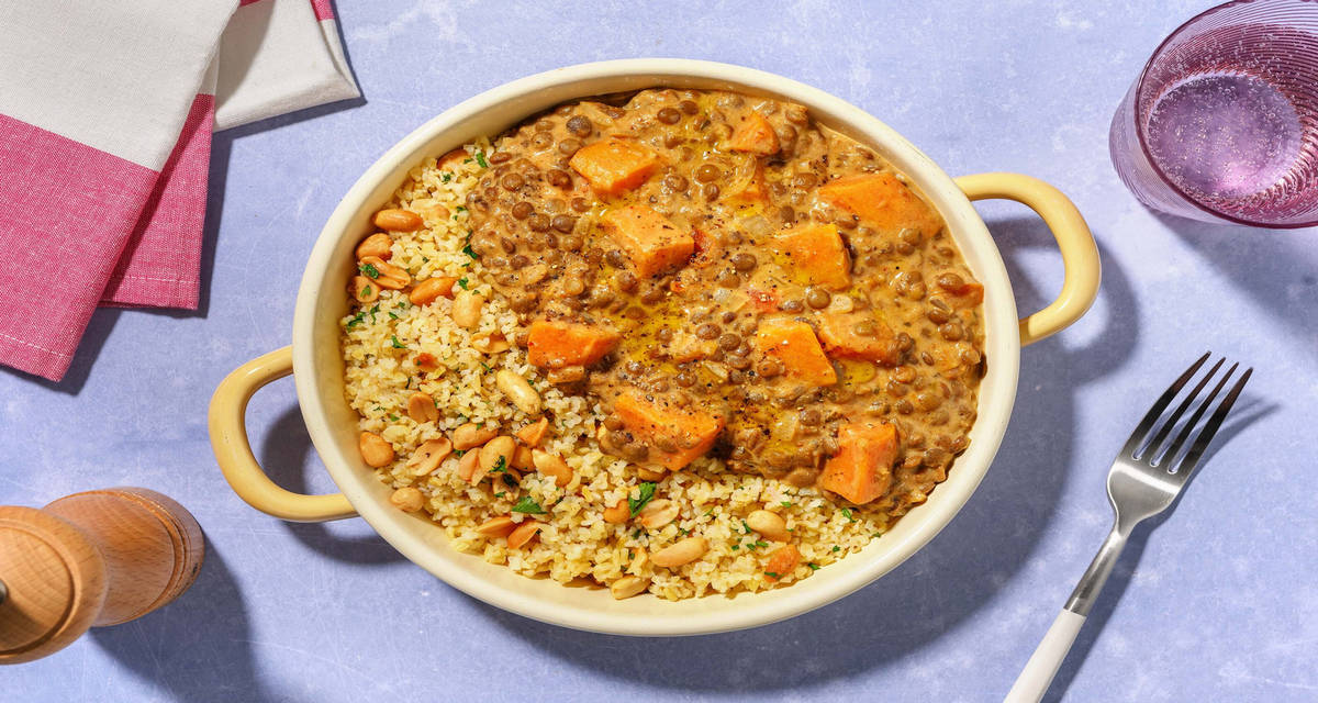 Afrikansk krydret peanut- og linsegryde med urtebulgur og sød kartoffel