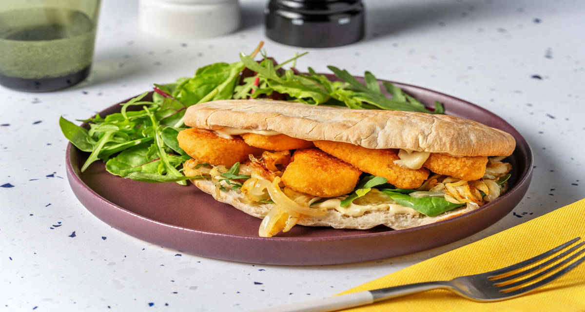 Veggie sandwich - nugget di riso e cipolle con salsa honey mustard e insalata