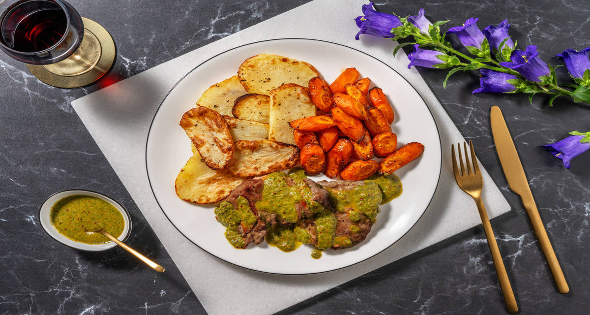 Secreto de cerdo con chimichurri casero con zanahorias a la miel y patatas panadera