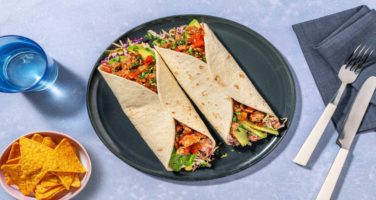 Wraps au poulet en sauce sweet chili et avocat chips de tortilla, salade de chou & carotte, coriandre