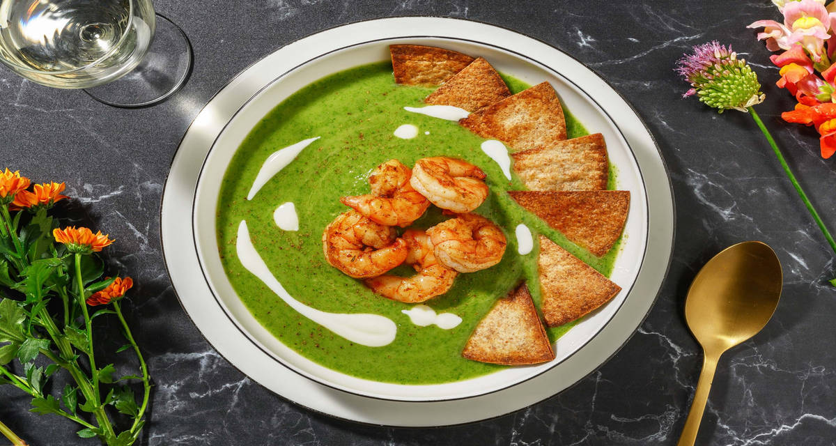 Gamberoni Cajun su gazpacho verde e yogurt con avocado, jalapeño, spinacini e nachos