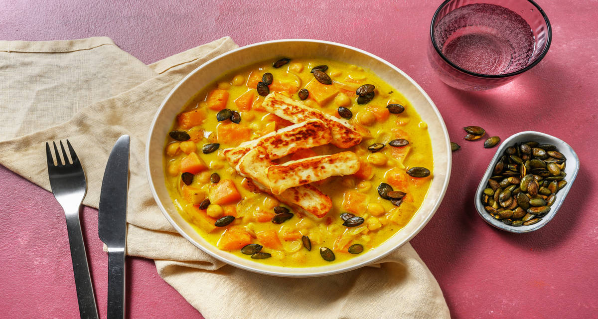 Curry korma con queso estilo chipriota con calabaza asada y semillas de calabaza tostadas