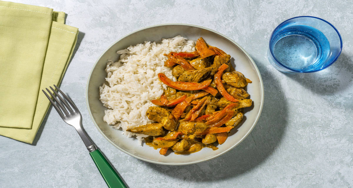 Curry fácil de pollo y verduras al estilo del sudeste asiático con arroz basmati