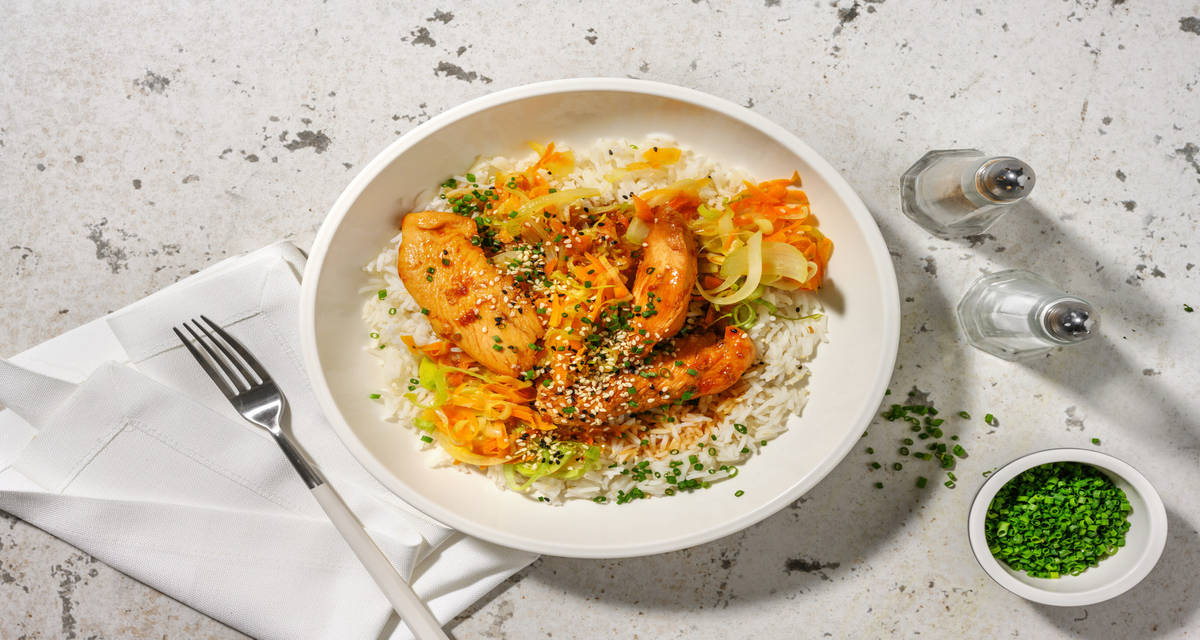 Aiguillettes de dinde façon teriyaki avec des légumes poêlés, du riz & du gomasio
