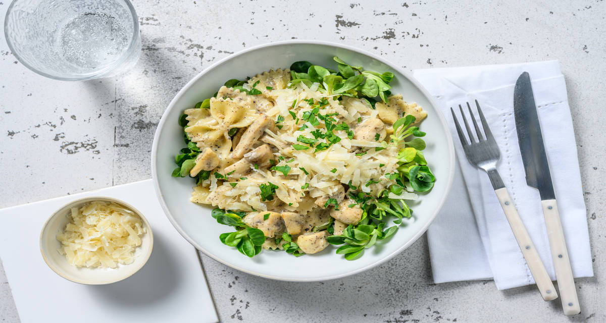 Farfalle champêtres avec un pesto de champignons & du pecorino
