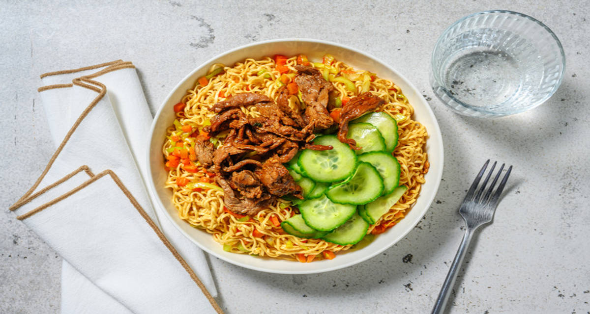 Sauté de bœuf à la sauce d’huître nouilles et concombre aigre-doux