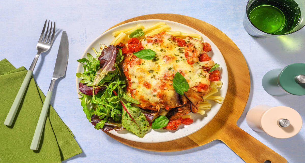 Aubergine gratinée & casarecce avec du gouda & du basilic frais