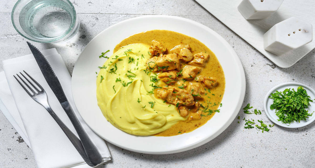 Poulet grillé & purée de chou-fleur au curry avec du lait de coco & de la coriandre