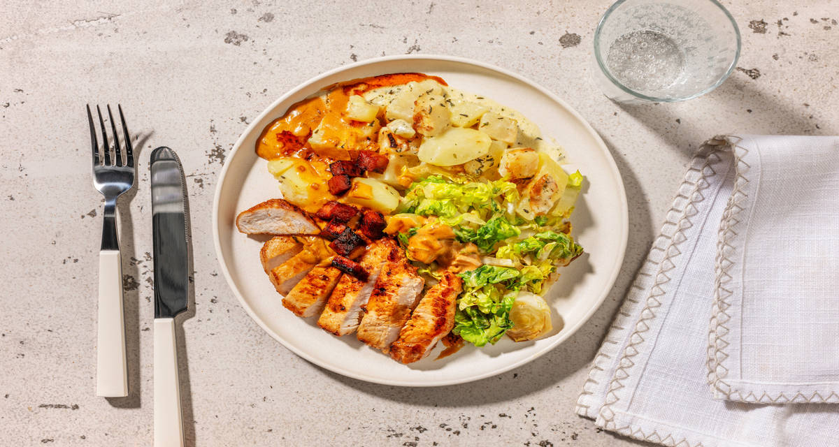 Carré de porc & sauce chorizo crémeuse avec des pommes de terre & du céleri rôtis