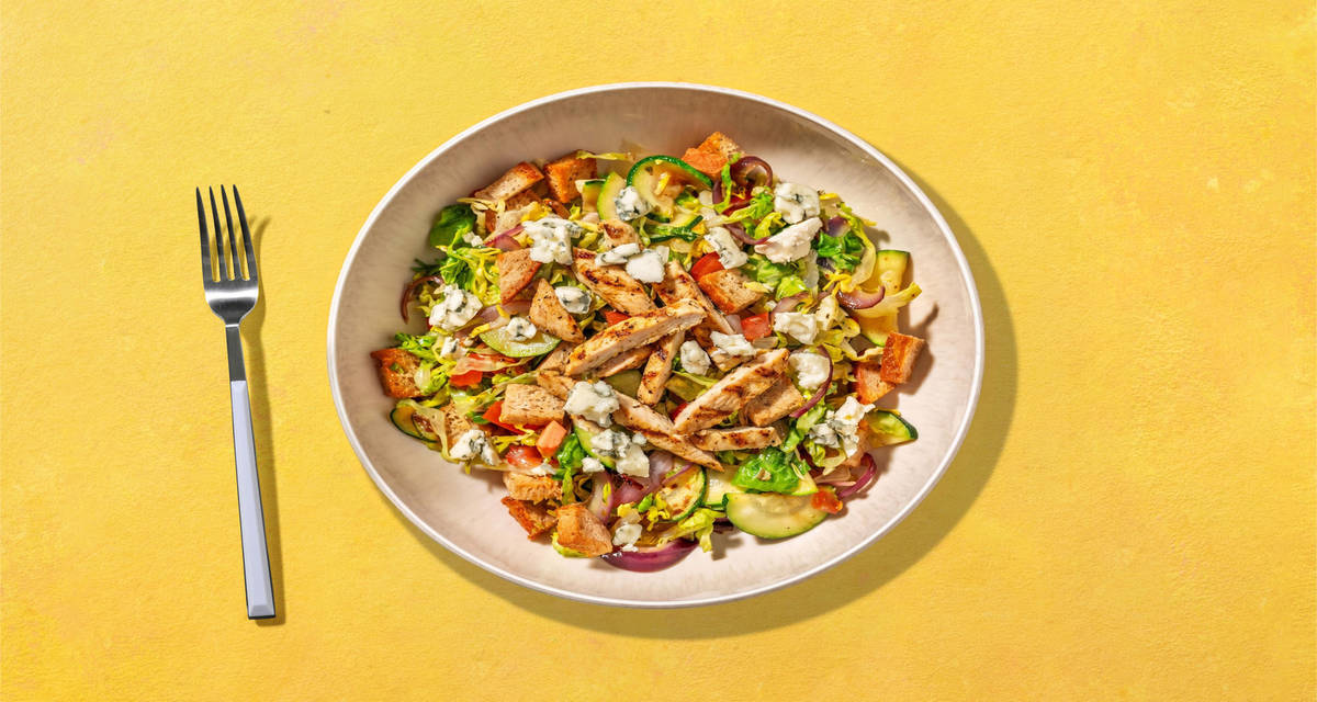 L'Azur express : poulet & fromage bleu avec des croûtons, des tomates & de l'origan