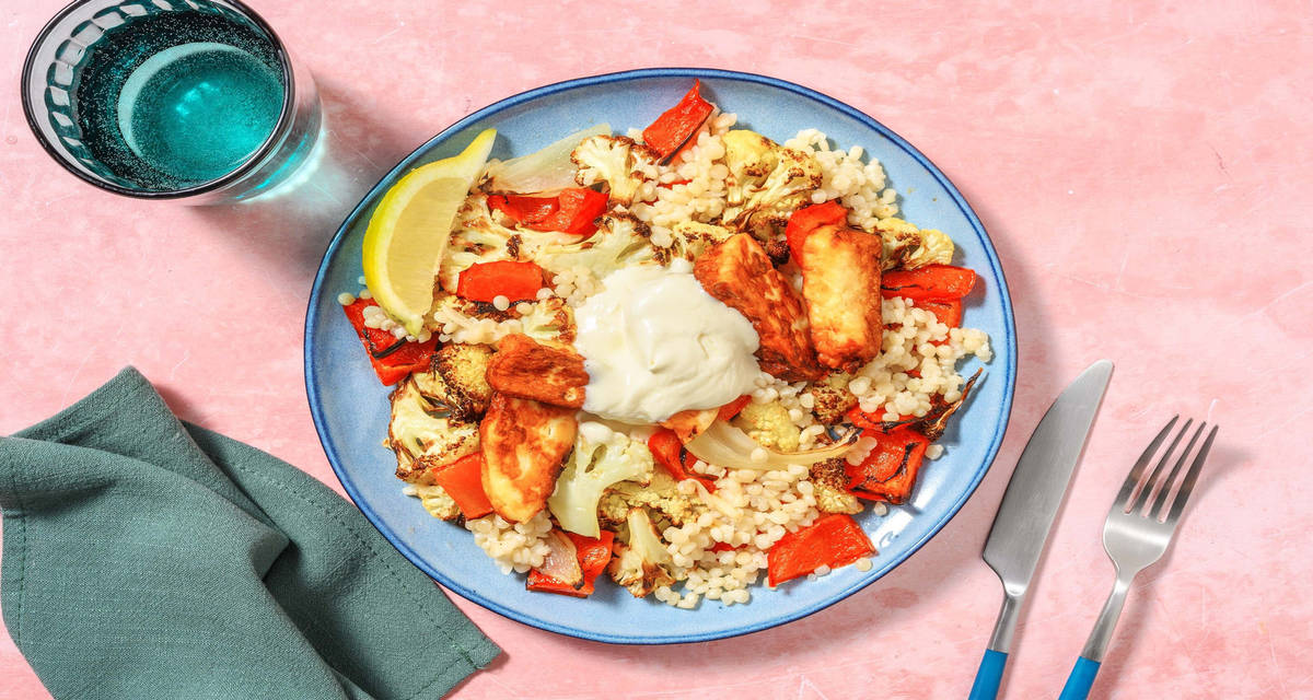 Oreganostekt halloumi med tärnad bacon med pärlcouscous och kryddiga grönsaker