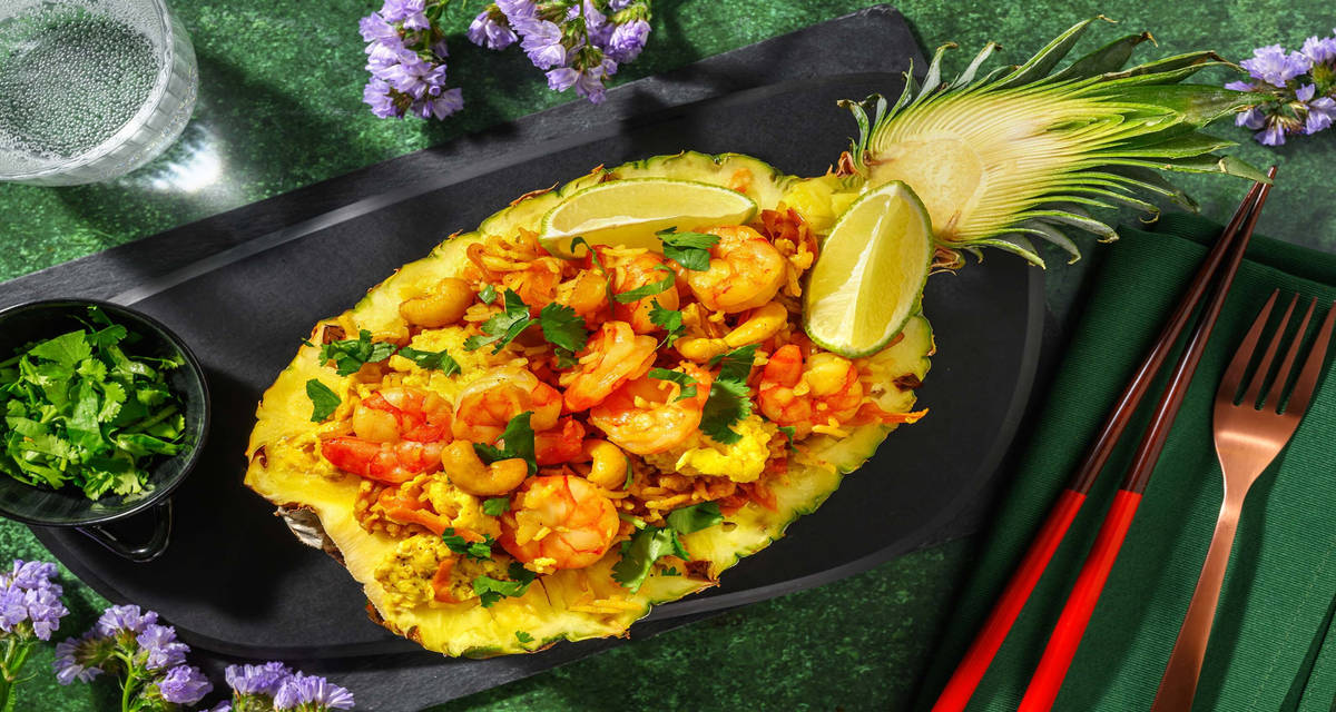 Khao pad sapparod - riso al curry e ananas con mazzancolle, uovo strapazzato e anacardi