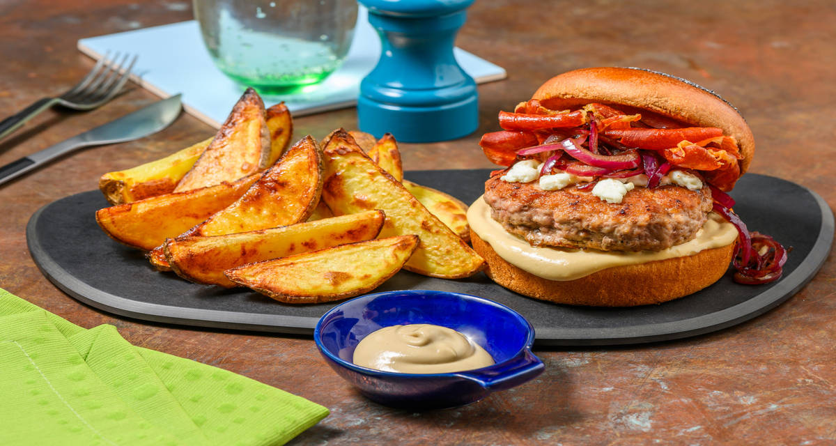 The Spanish Burger ternera, jamón serrano y queso de cabra con patatas
