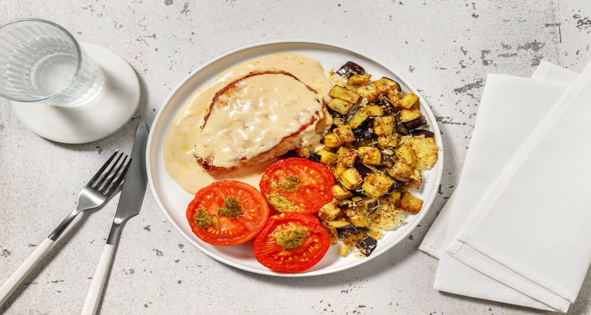 Bœuf à la crème & aubergines gratinées avec du parmesan AOP & des tomates au basilic