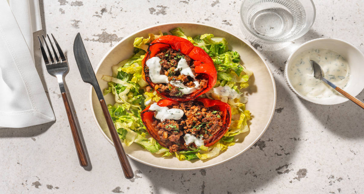 Ardei umpluti : poivron farci au bœuf avec une sauce yaourt & du persil