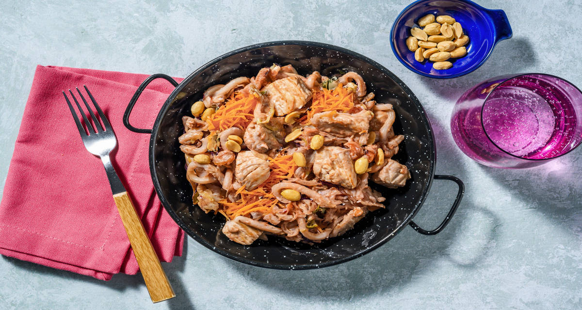 Nouilles udon express à la dinde avec une sauce satay & des cacahuètes