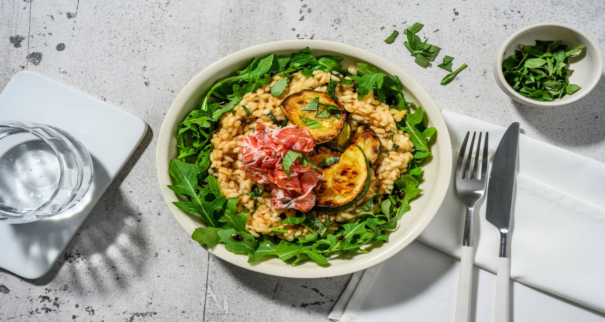 Risotto courgette, parmigiano AOP & coppa avec des épices italiennes & du basilic