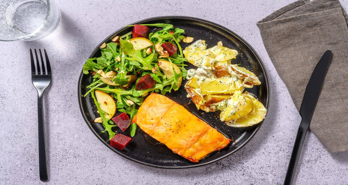 Honung- och senapsrostad lax med rödbetssallad och krämig potatis