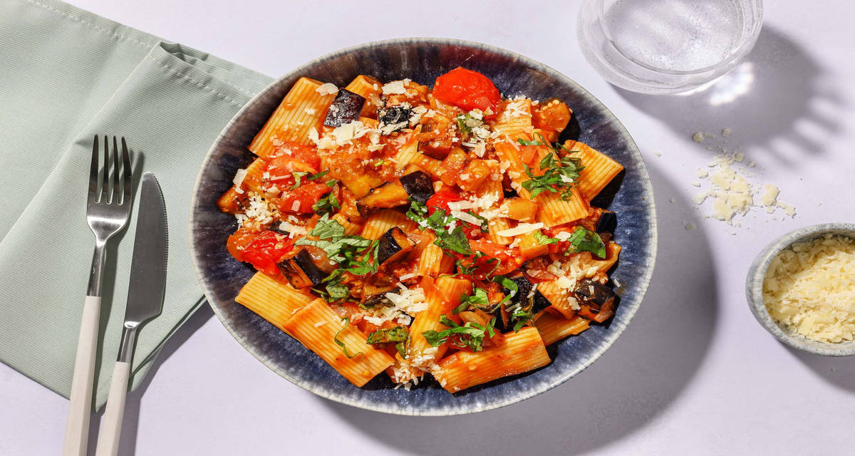 Rigatoni alla Norma et Parmigiano Reggiano aubergine, pecorino et basilic frais