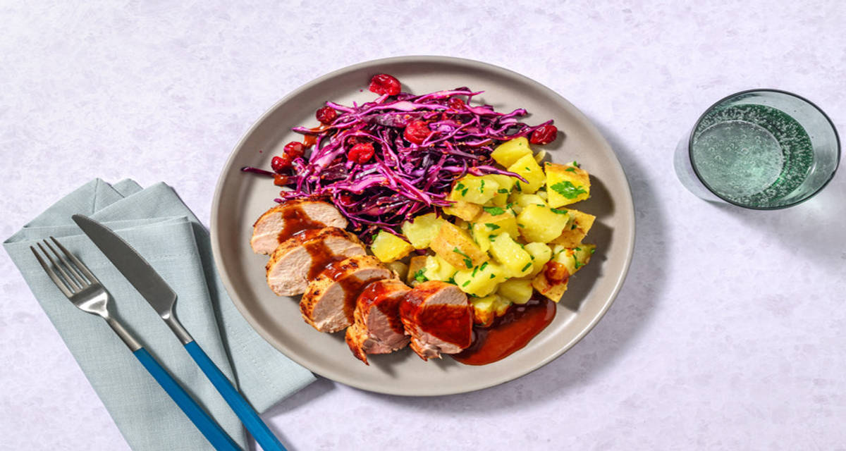 Stekt kyckling i brunsås med persiljepotatis och kålsallad