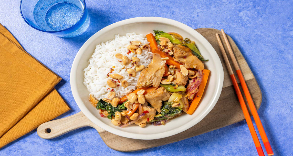Thailändsk vegetarisk gryta med vegostrimlor och chili- och jordnötsolja