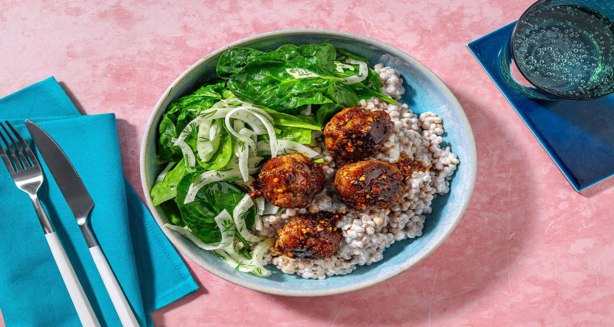 Tyrkiske kødboller i krydret citronsauce med cremet perlecouscous og fennikelsalat