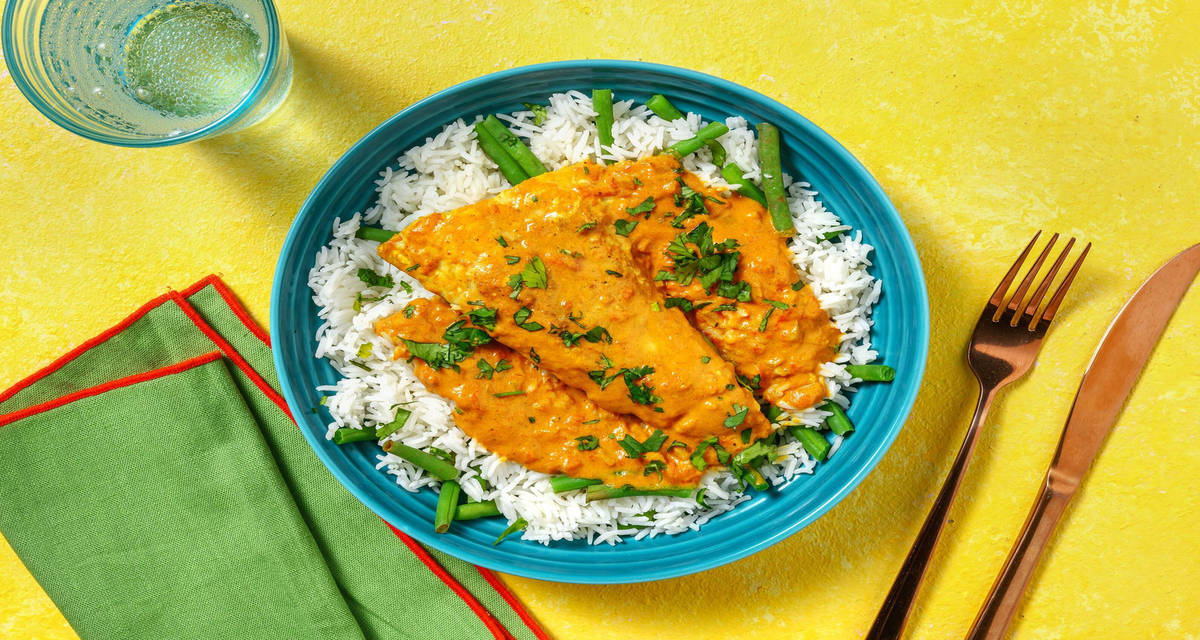 Filet de lieu noir en sauce au curry crémeuse riz, haricots verts et coriandre